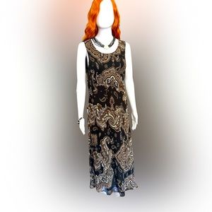 Woman’s sleeveless brown pattern dress